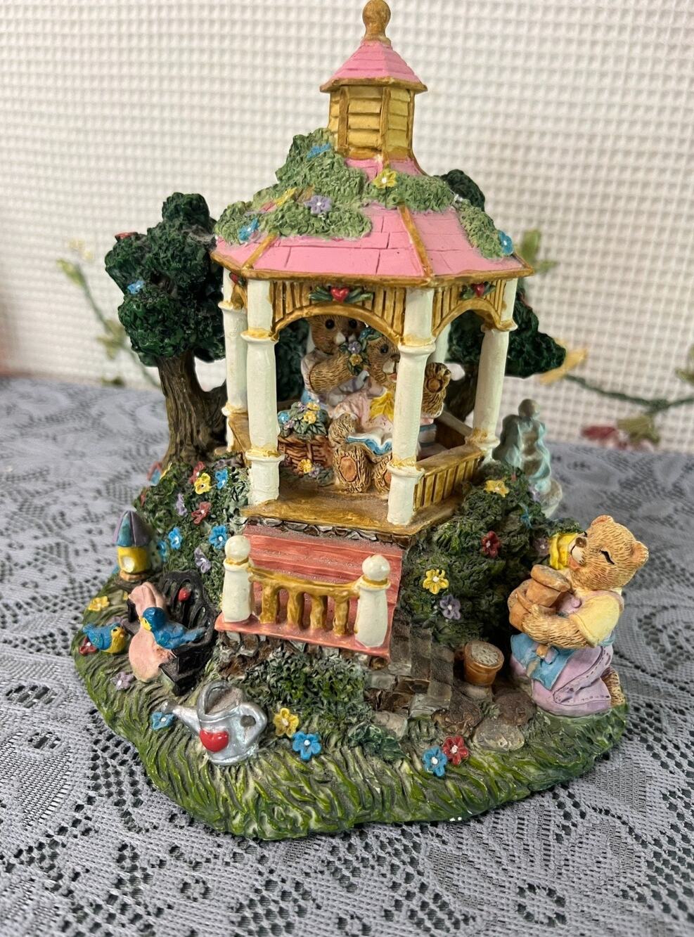 Teddy Bear Gazebo Music Box Figurine Resin Garden Pink Roof Spring Musical Decor